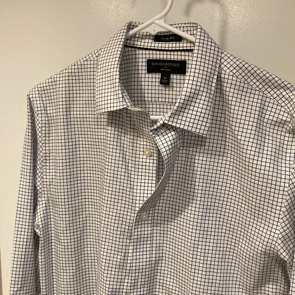 Banana Republic non-iron slim fit shirt. Size M.